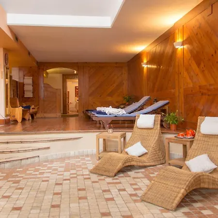 Valdotain Hotel 3*